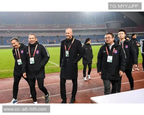 前大连人球员质疑上海人执教失控高层决策引发争议