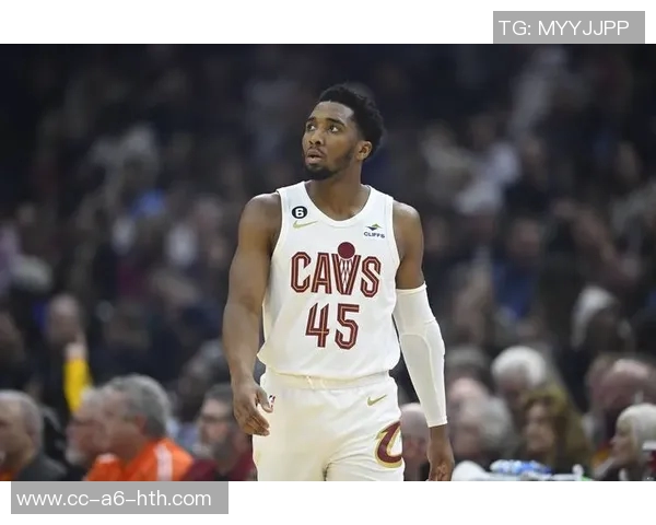 米切尔28投10中砍下28分15篮板8助攻神仙绝平三分令人叹为观止